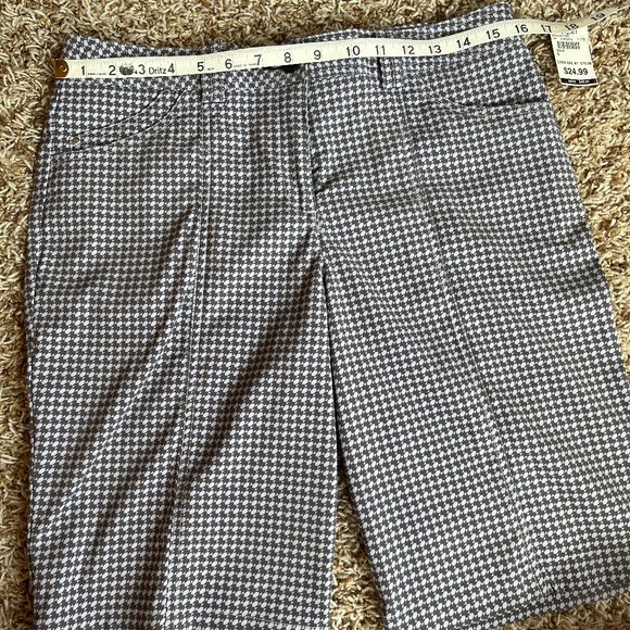 Womens Golf Outfit Callaway shirt and Nivo Shorts - Picture 2 of 11